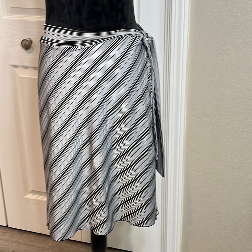 Von Mozayt business skirt